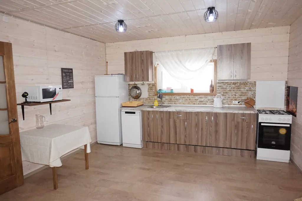 Коттедж Уютный большой дом для дружных компаний — Запорожское