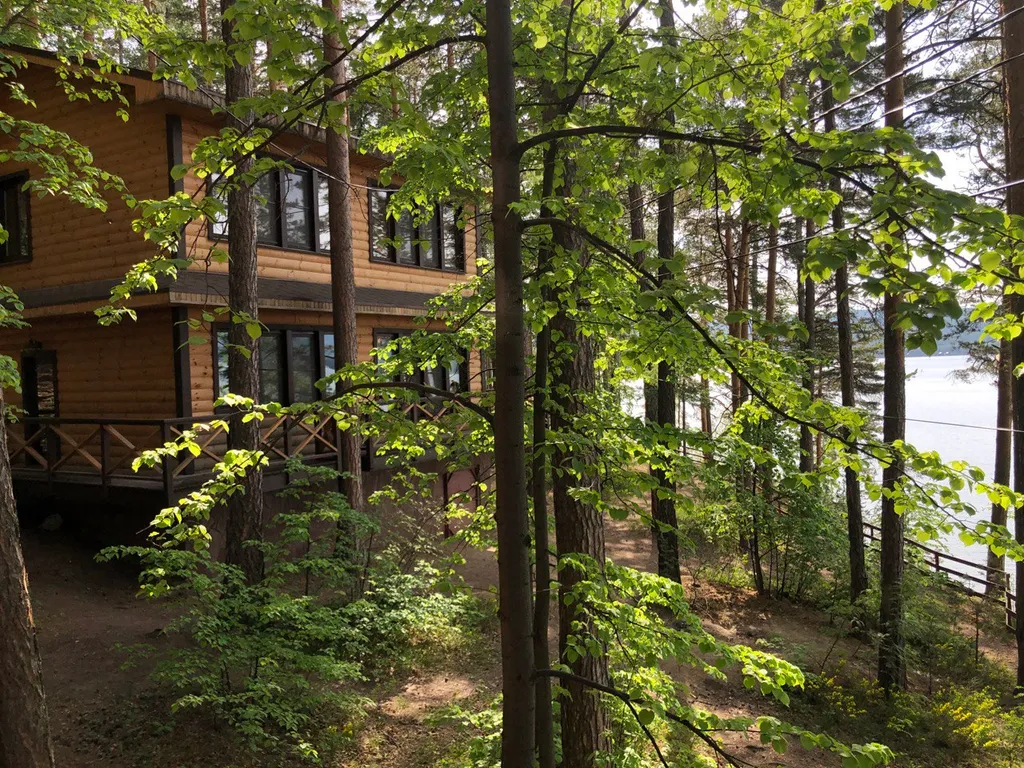 Коттедж на озере