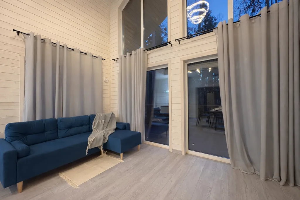 Новый дом в лесу с финской сауной рядом с озером