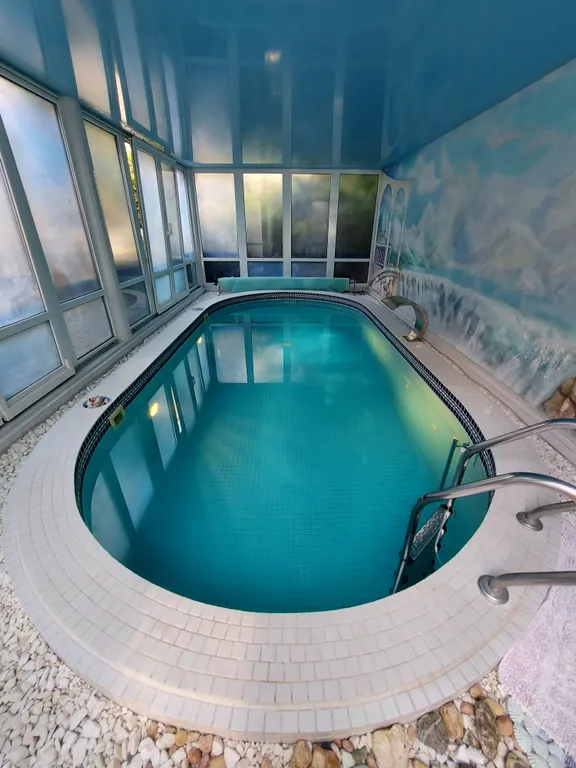 Уютный коттедж с теплым бассейном