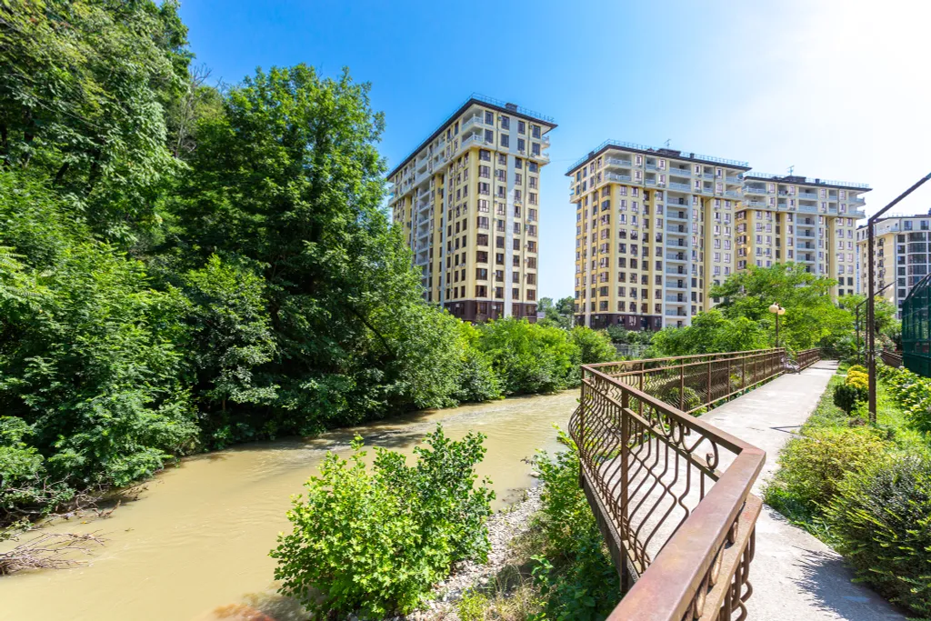 Квартира с балконом и видом на гору