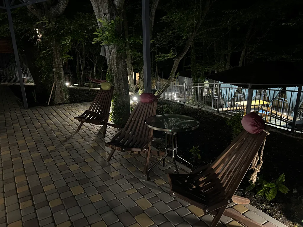 Домик в лесу у моря с верандой