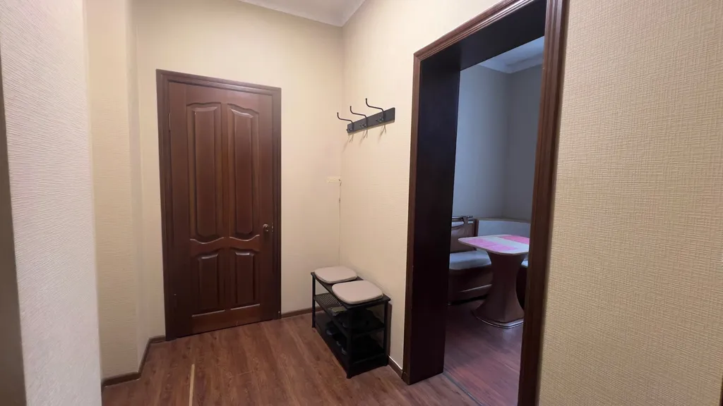 Трёхкомнатная, удобное расположение, отчетные документы.