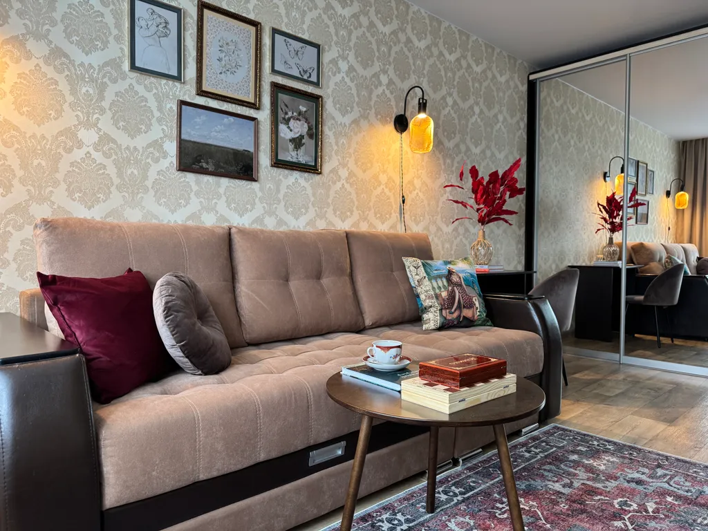 Семейная ретро квартира с видом на лес