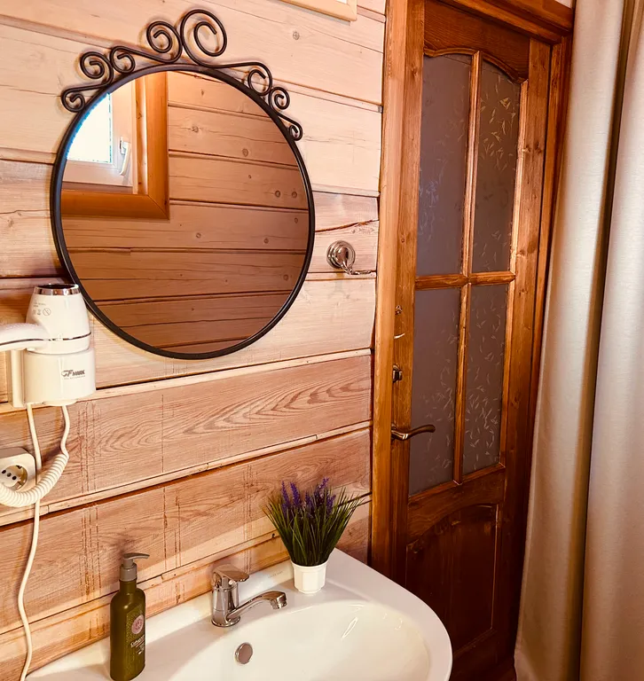 Домик в Горном Алтае с видом на горы