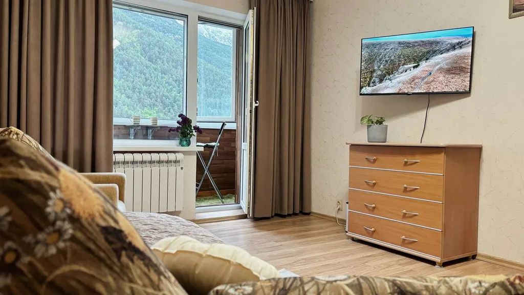 Двухкомнатная с видом на горы