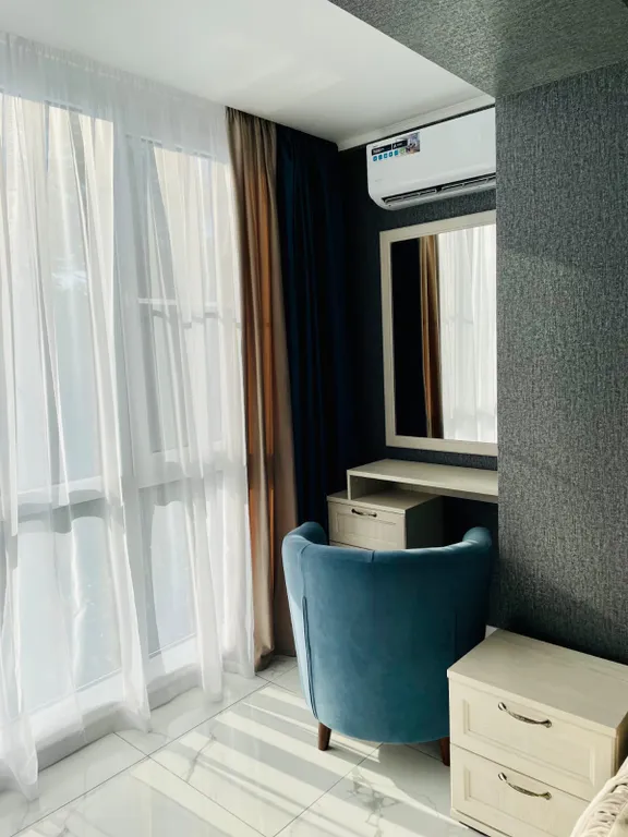 2-комнатная квартира с панорамными окнами и с видом на море