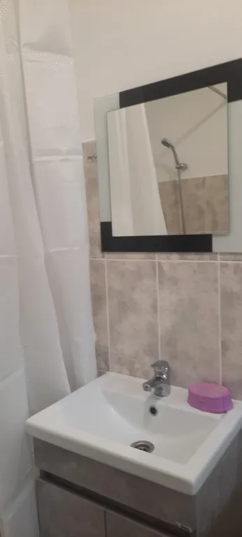 Современная студия в новом доме в центре города