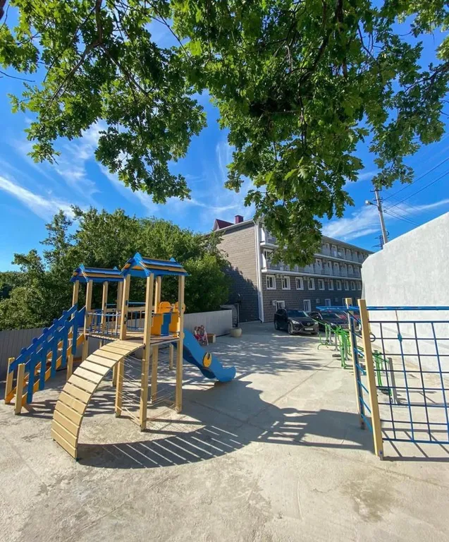 Тихий апартамент с кухонной зоной и стиральной машинкой