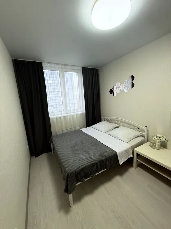 Еврдвушка в развитом районе