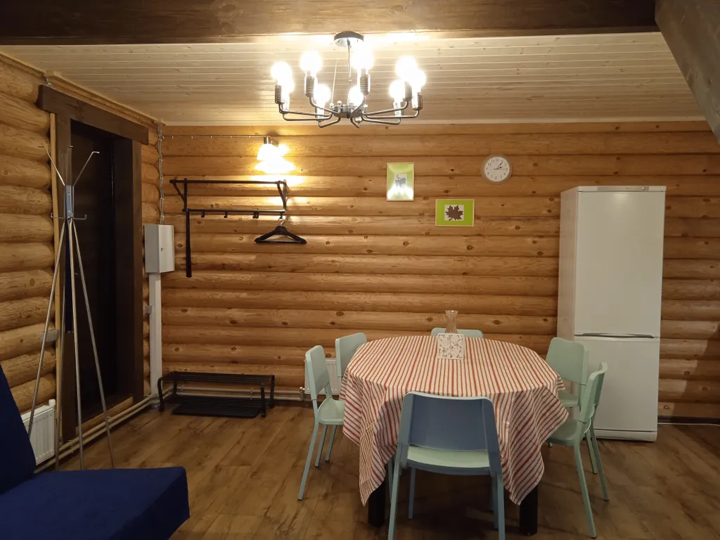 Дом с беседкой на берегу водохранилища