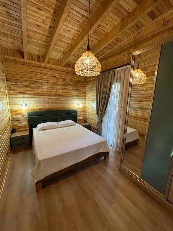 Просторное эко бунгало в сосновом лесу на побережье Турции