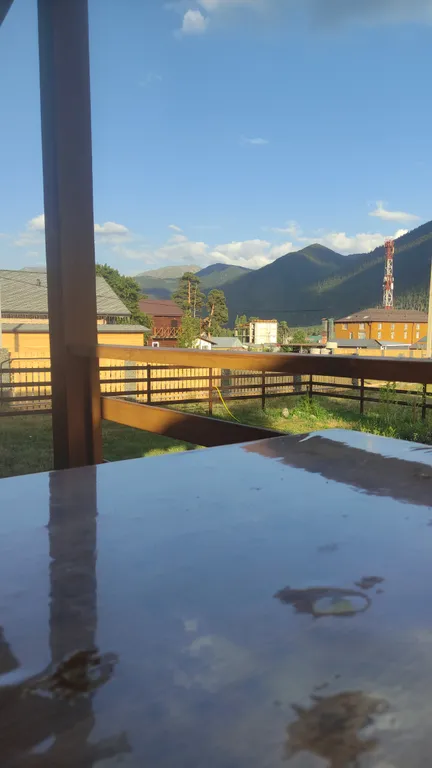 Дом с прекрасным видом на горы и верандой