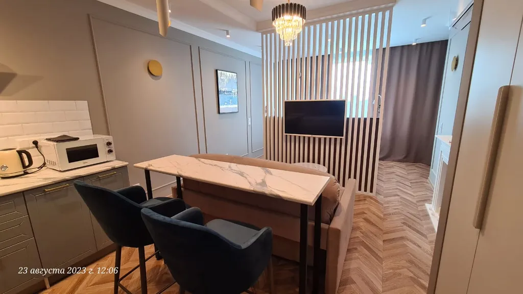 Квартира Студия с панорамным видом и джакузи в стиле неоклассика — аренда посуточно в Екатеринбург