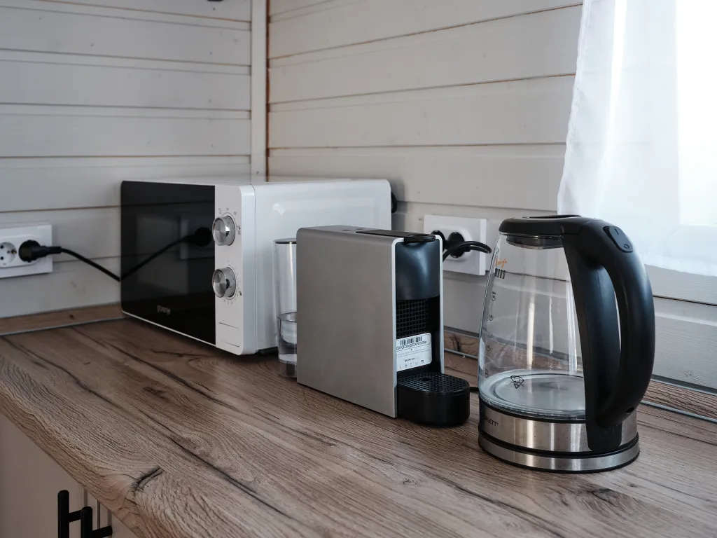 Творческий дом с игровой и полкой увлечений