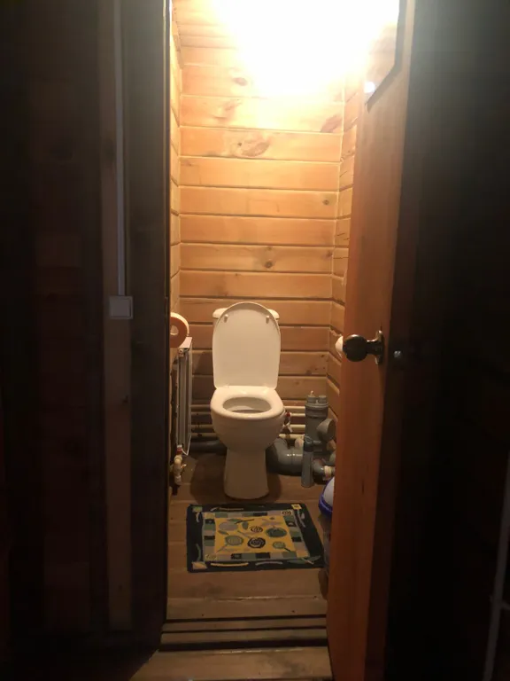 Комната с видом на лес и горы