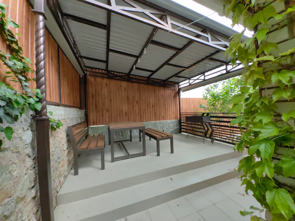 Коттедж Дом 3 спальни, большой двор беседка мангал усадьба Можжевеловый дворик — Айвовое