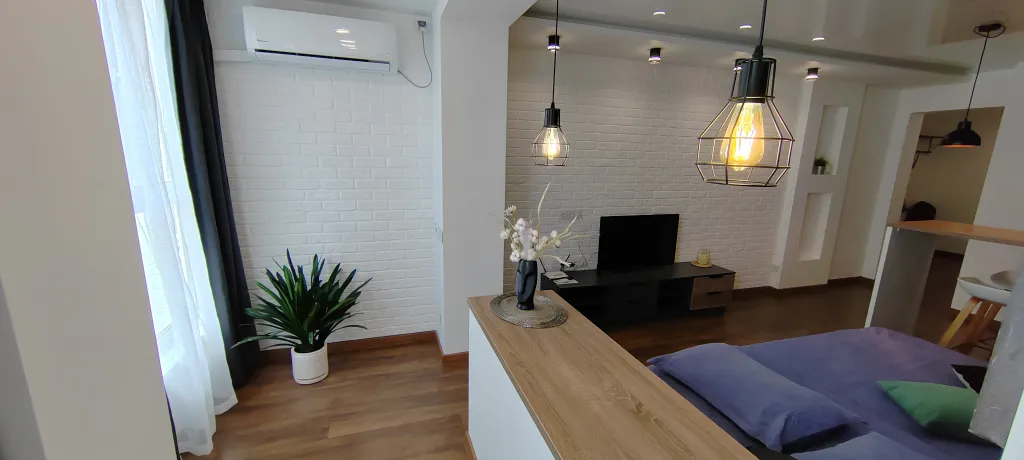 Квартира-студия с дизайнерским ремонтом рядом с центром города