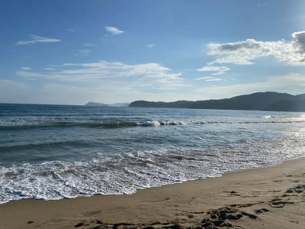 Уютная студия с дизайнерским ремонтом с видом на море и остров Петров