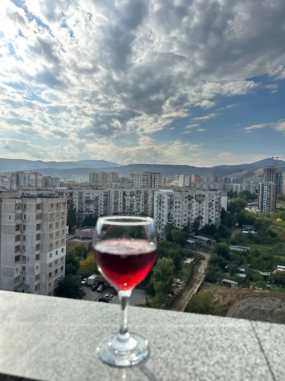 Olive Dream светлая квартира с балконом, Wi-Fi и видом на горы