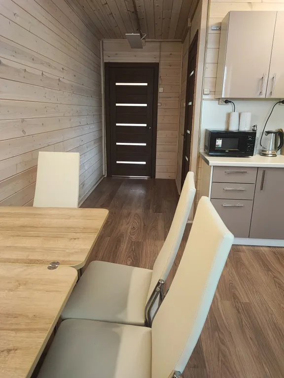 Просторный деревянный коттедж, половина дома 2 этажа 4п