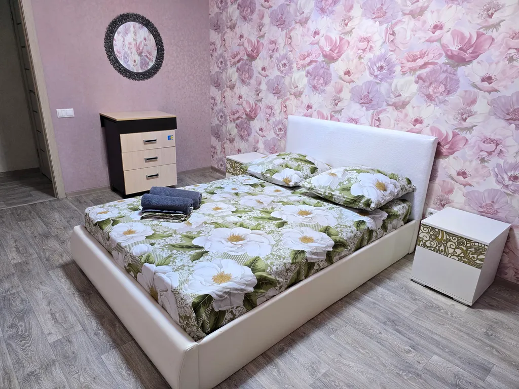 Двухкомнатная квартира в центре — аренда посуточно в Сургут