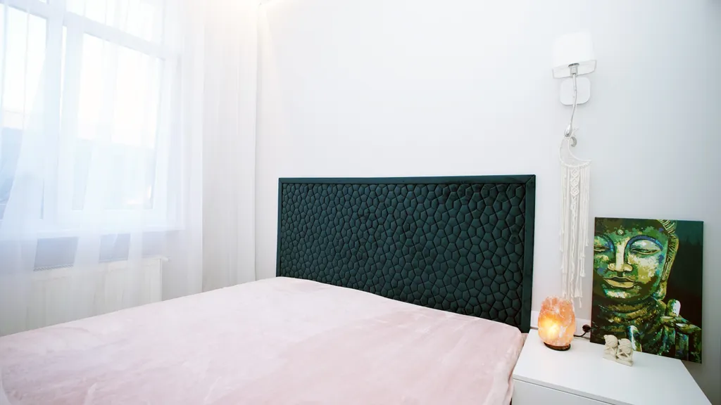 Дизайнерский апартамент со спальней и балконом