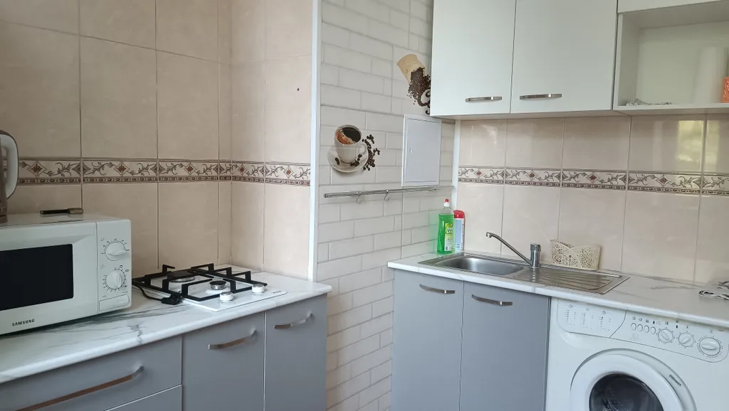 Уютная 2-х комнатная квартира с высокими потолками в центре города