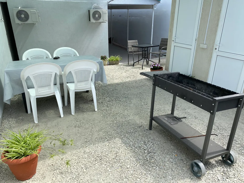 Коттедж Небольшой дом с двумя изолированными спальнями — Геленджик