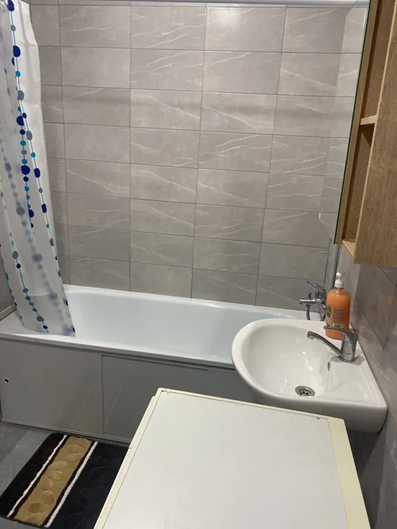 Уютная  двухкомнатная квартира в тихом районе