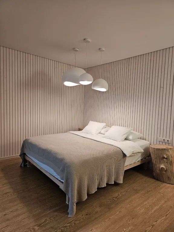 Вилла Nelli с видом на озеро и зоной барбекю среди каменной россыпи