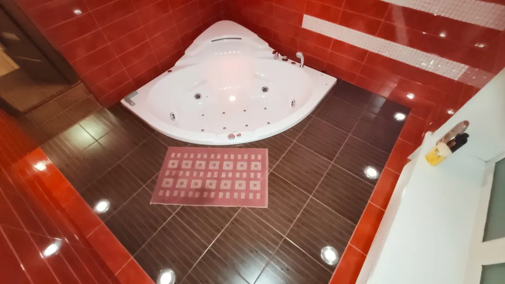 Двухкомнатная квартира в стиле Япония с джакузи в полу