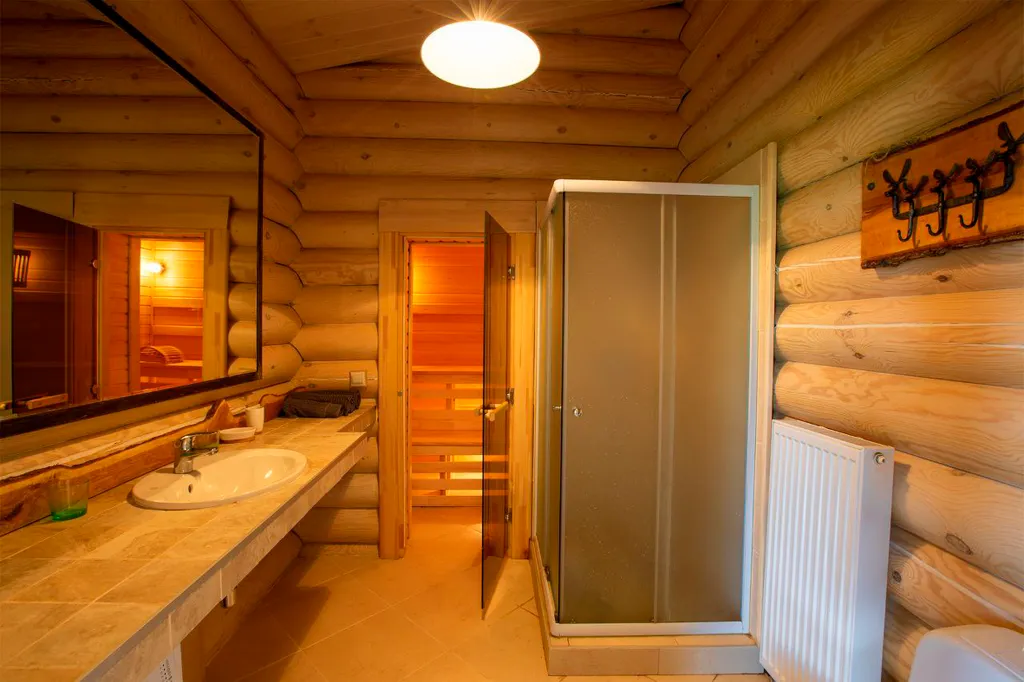 Дом рядом с лесом