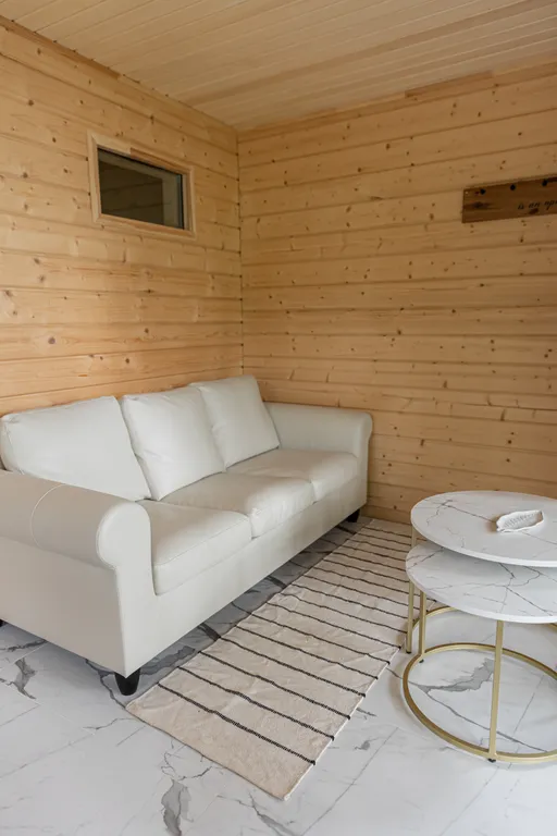 Стильный дом на берегу Ладожского озера с панорамным видом