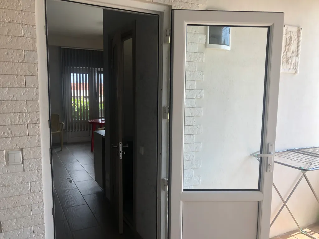 Этаж под ключ двухкомнатный с отдельным входом со своей терассой