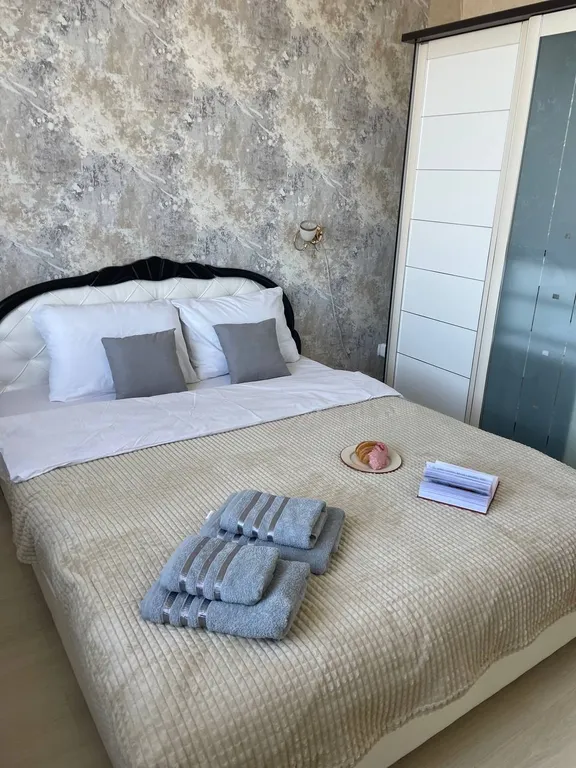 2-комнатная квартира около Парка Победы