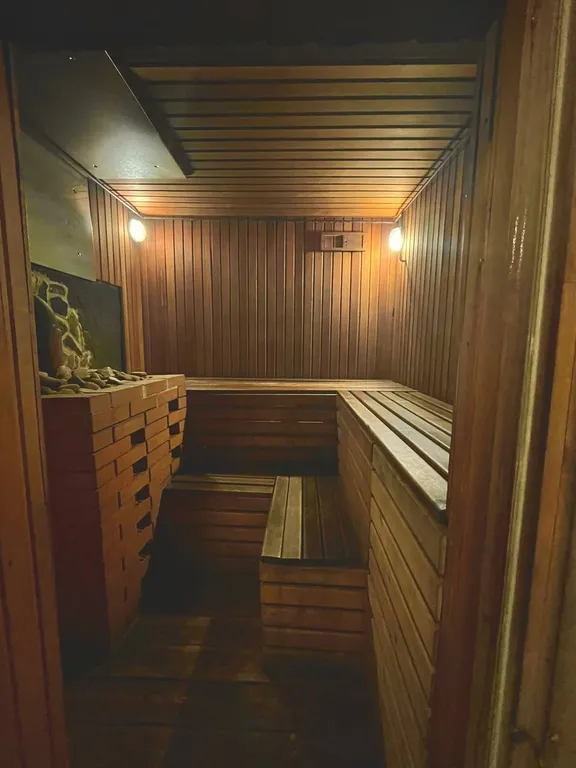 Домик на базе отдыха с бассейном