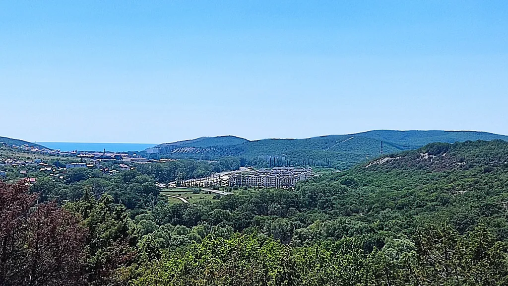 Уютная студия с видом на бассейны и горы