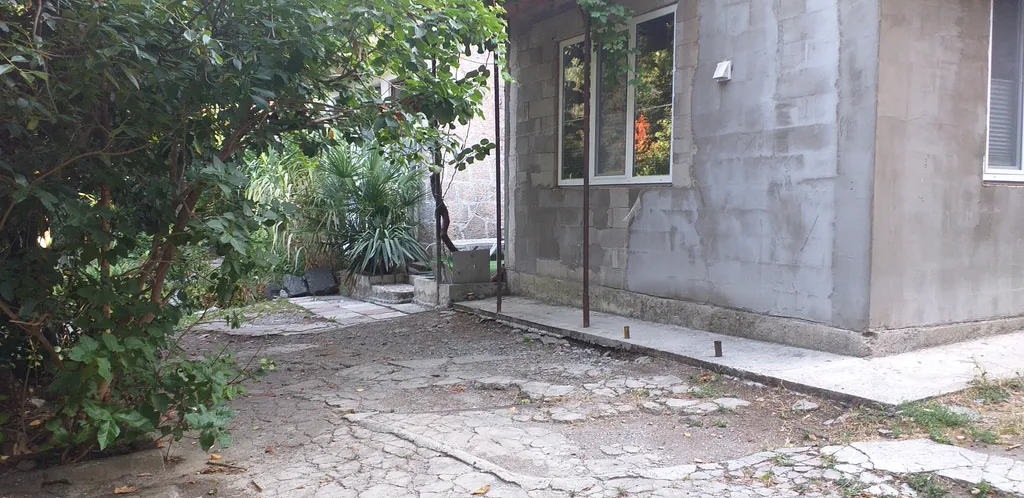 Уютная квартира в 5ти мин ходьбы к морю с парковочным местом