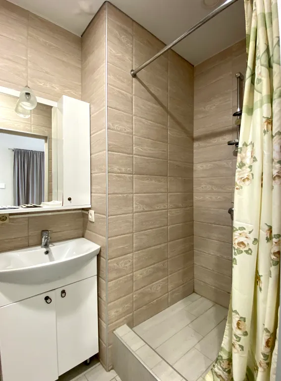 Просторная студия с террасой на первой линии в Сириусе