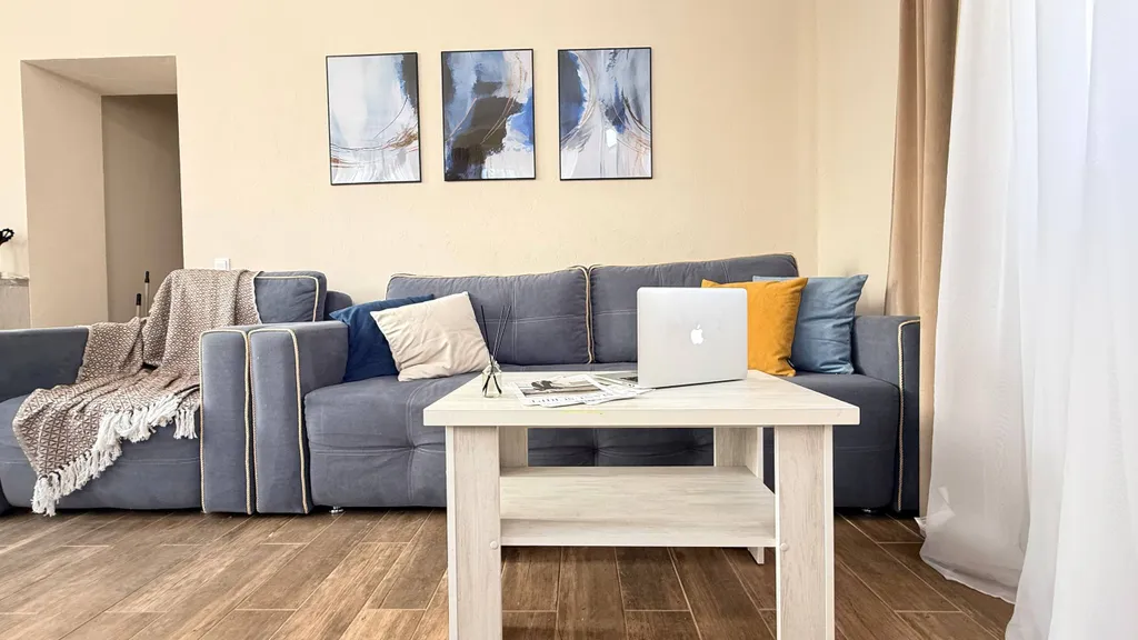 Не студия, отдельная спальня + видно море из окна