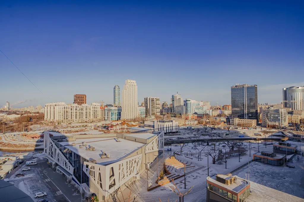 Удобная локация в самом центре у метро с видом на город и арену