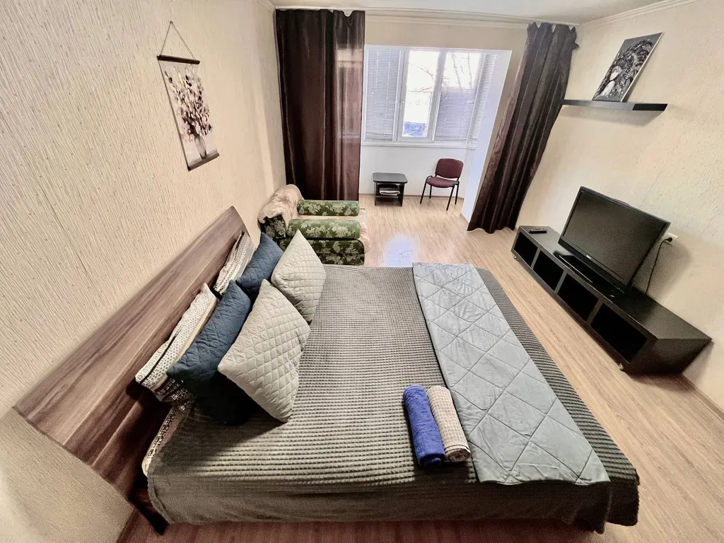 Квартира Квартира Огромная 2+ многоместная у ТЦ Кристалл — Тюмень