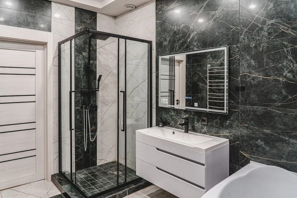 Новый дом с баней и бассейном у озера