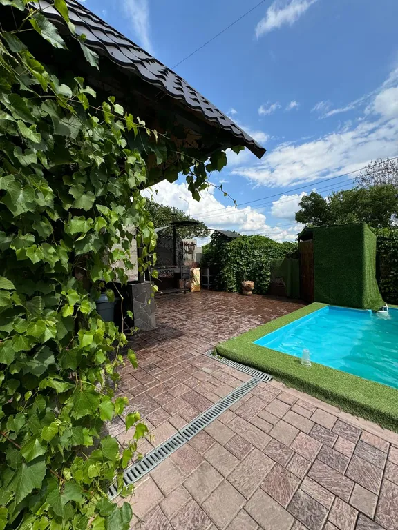 Коттедж на набережной с бассейном