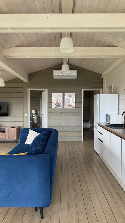 Панорамный дом с камином в престижном поселке