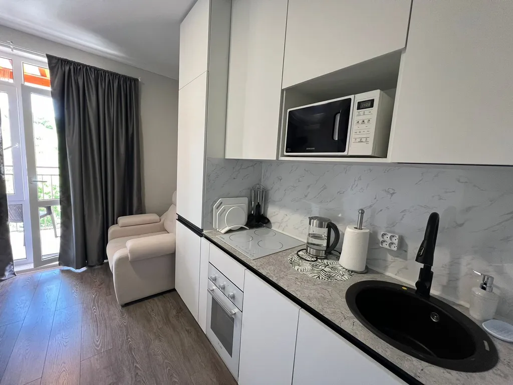 56 студия с бассейнами