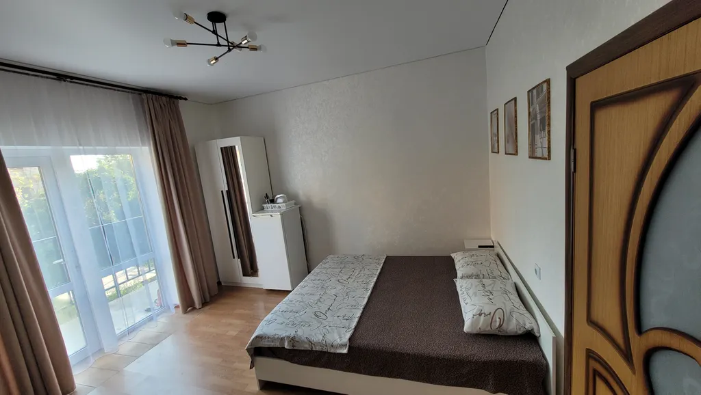 Уютный номер с видом на горы в гостевом дворе