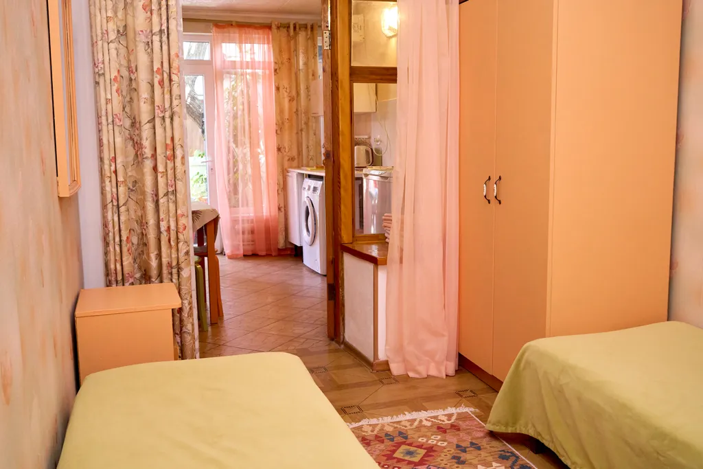 Уютный номер с удобствами рядом с морем