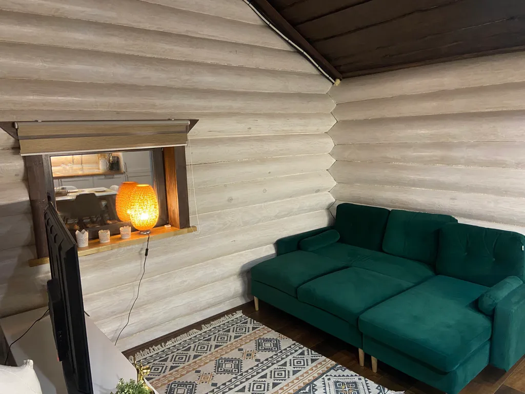 Сказочный дом в лесу